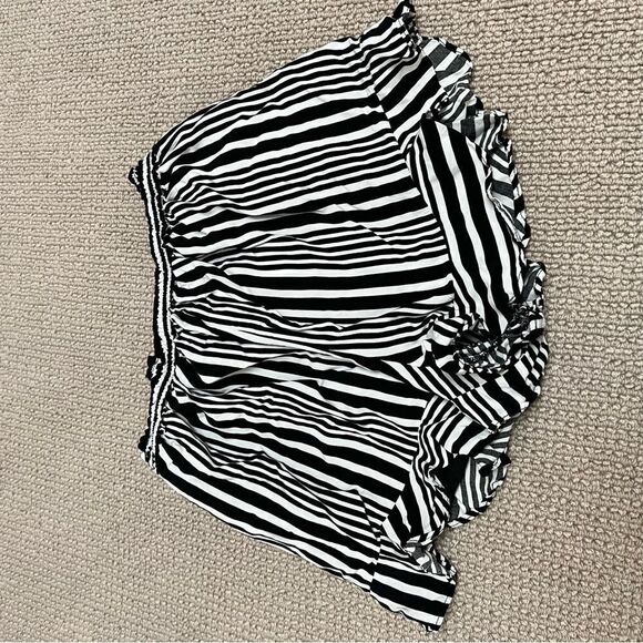 🍭6/$30 xhiliration black and white striped elastic waist belted shorts- Small - Picture 5 of 6